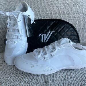 Varsity Phantom cheer shoes. White, Size 8
Brand new with tags and carrying case